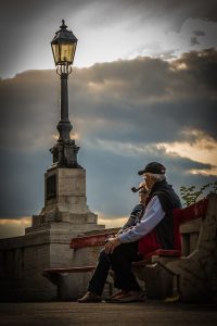 elderly-114328_640